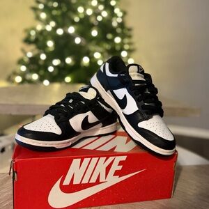 Nike pandas dunks